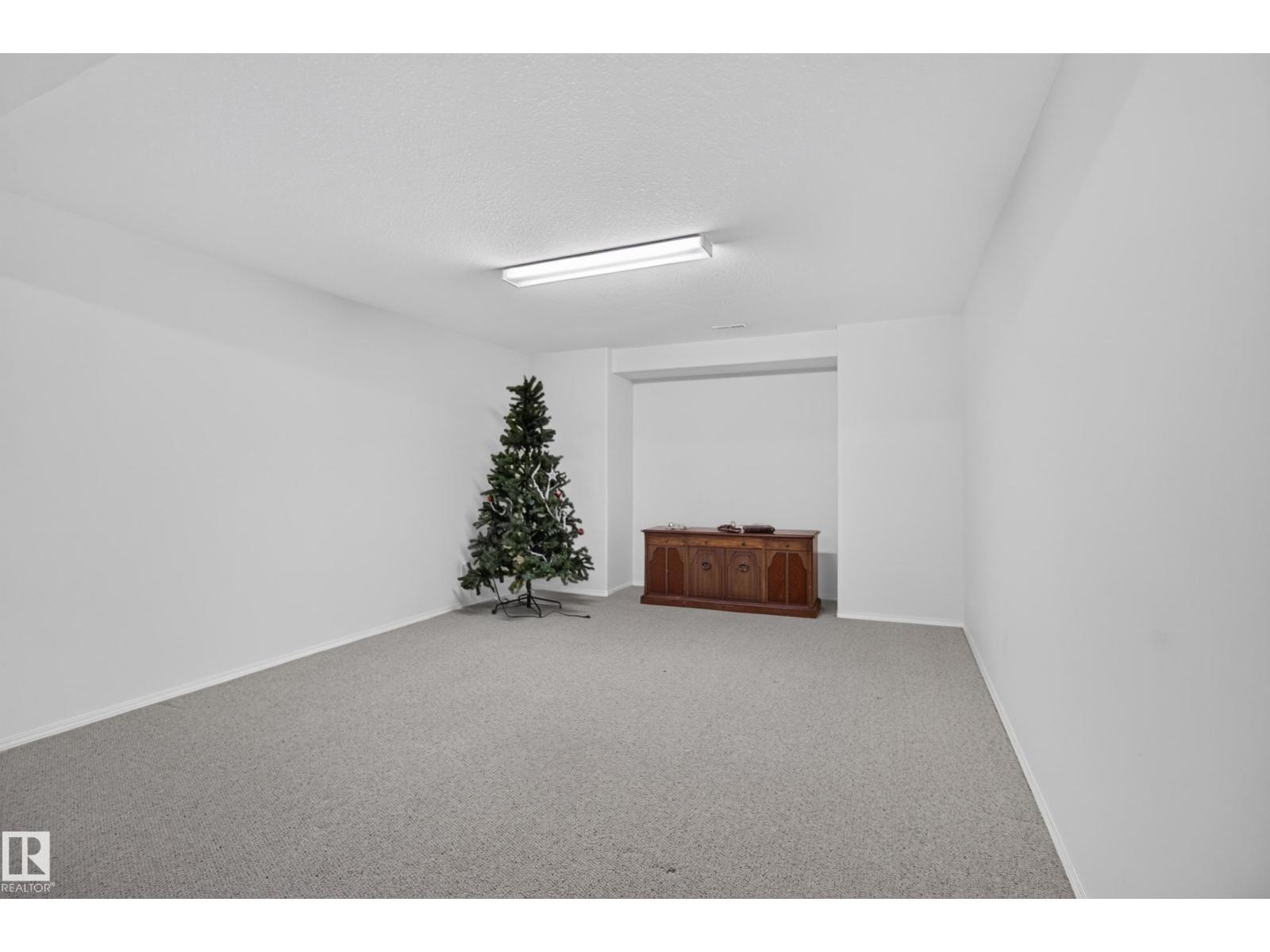 4209 46 ST - 37