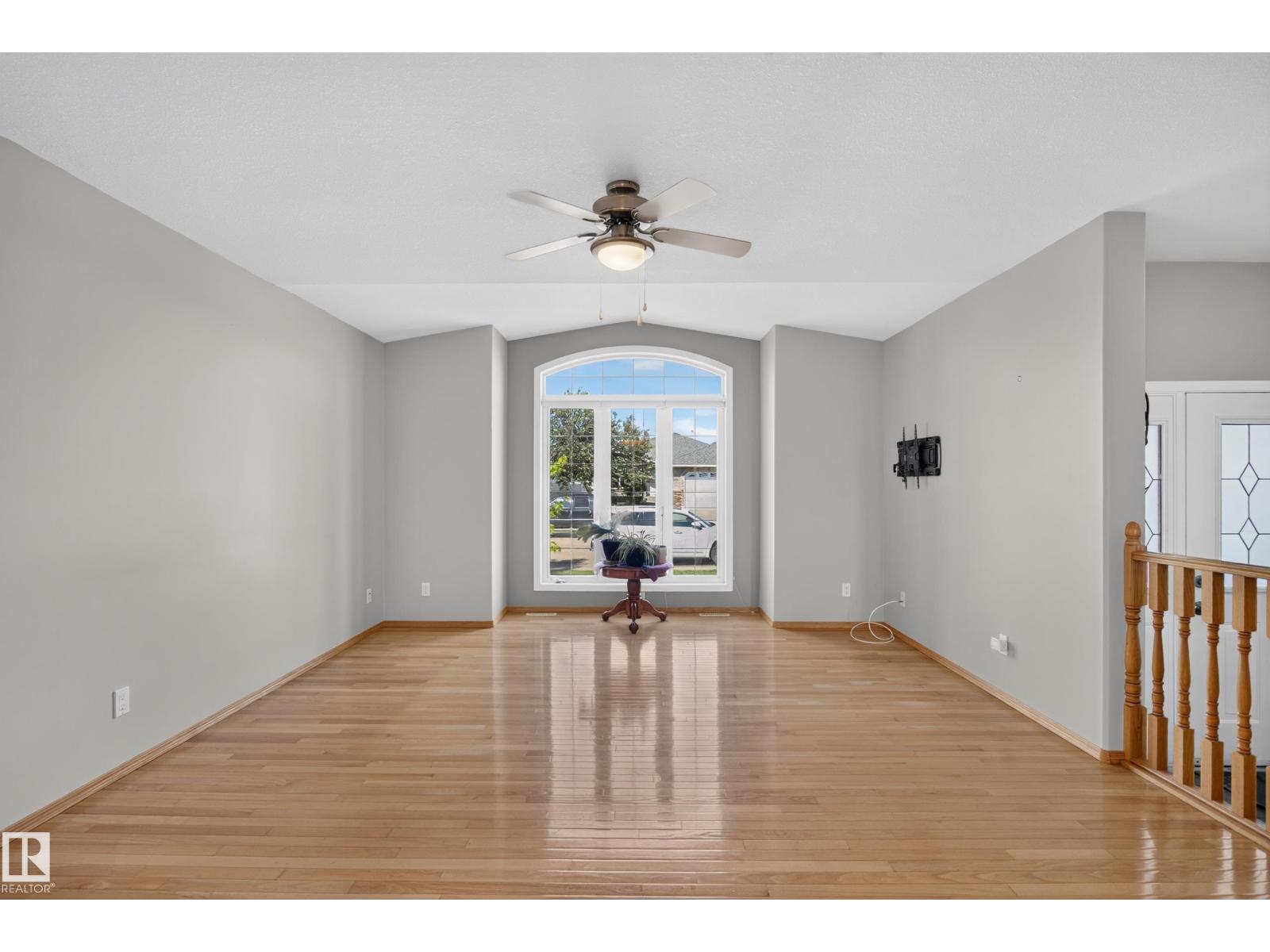 4209 46 ST - 8