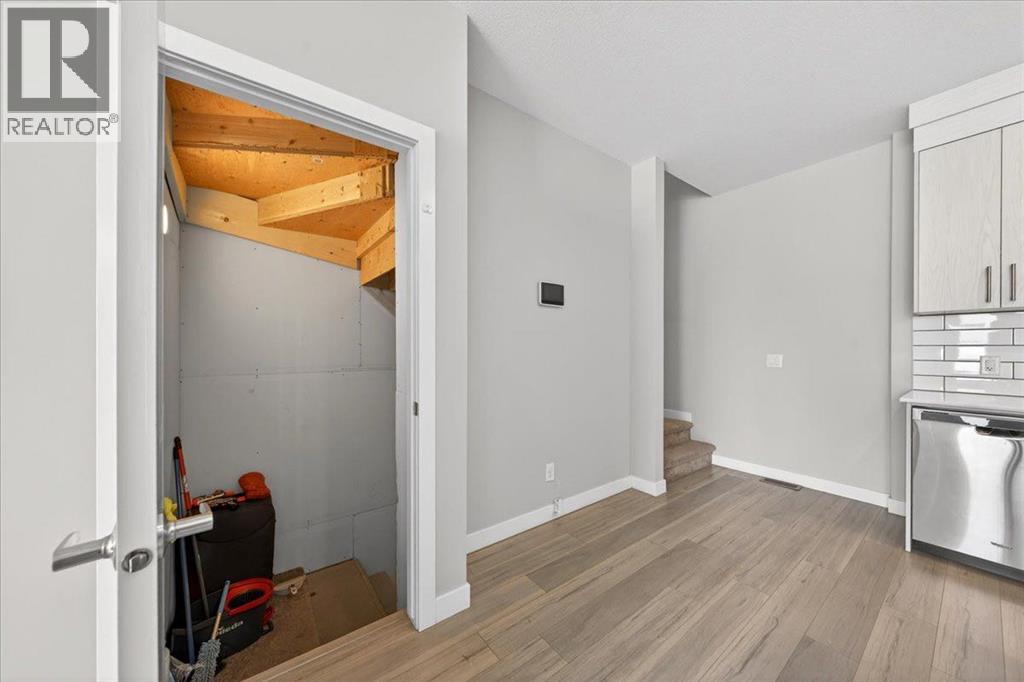 123 Redstone Crescent NE - 34