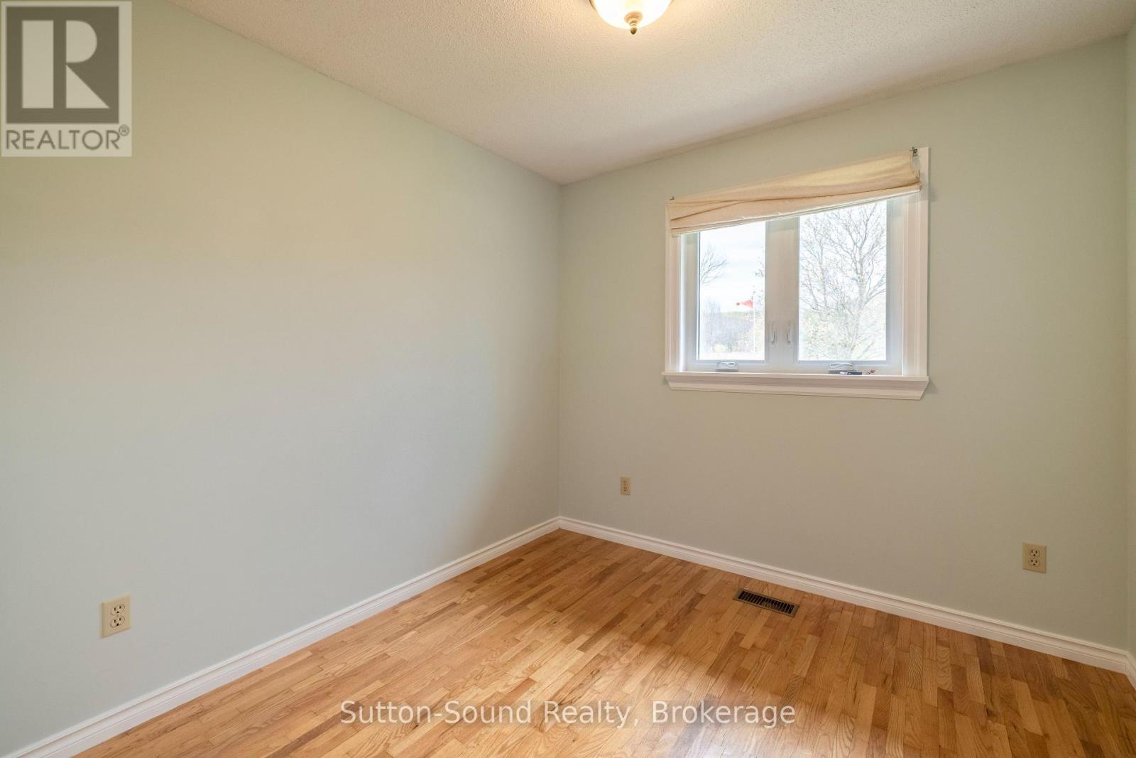 244363 22 SIDE ROAD - 12