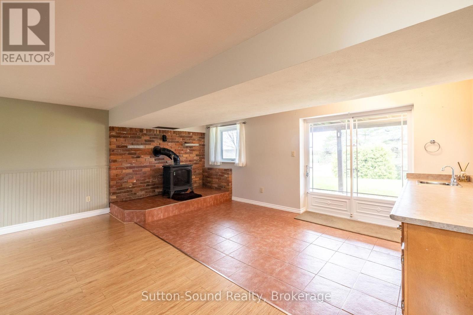 244363 22 SIDE ROAD - 14