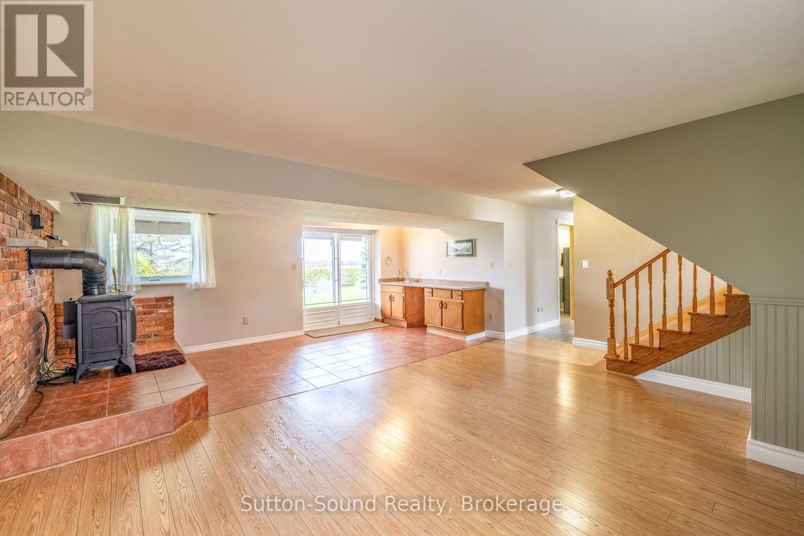 244363 22 SIDE ROAD - 15