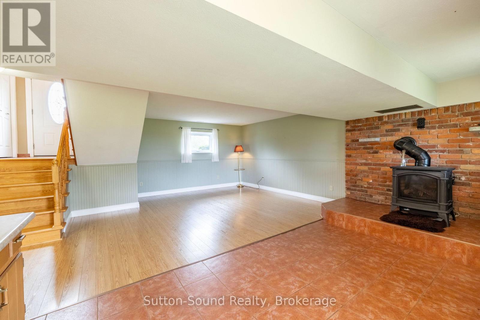 244363 22 SIDE ROAD - 16