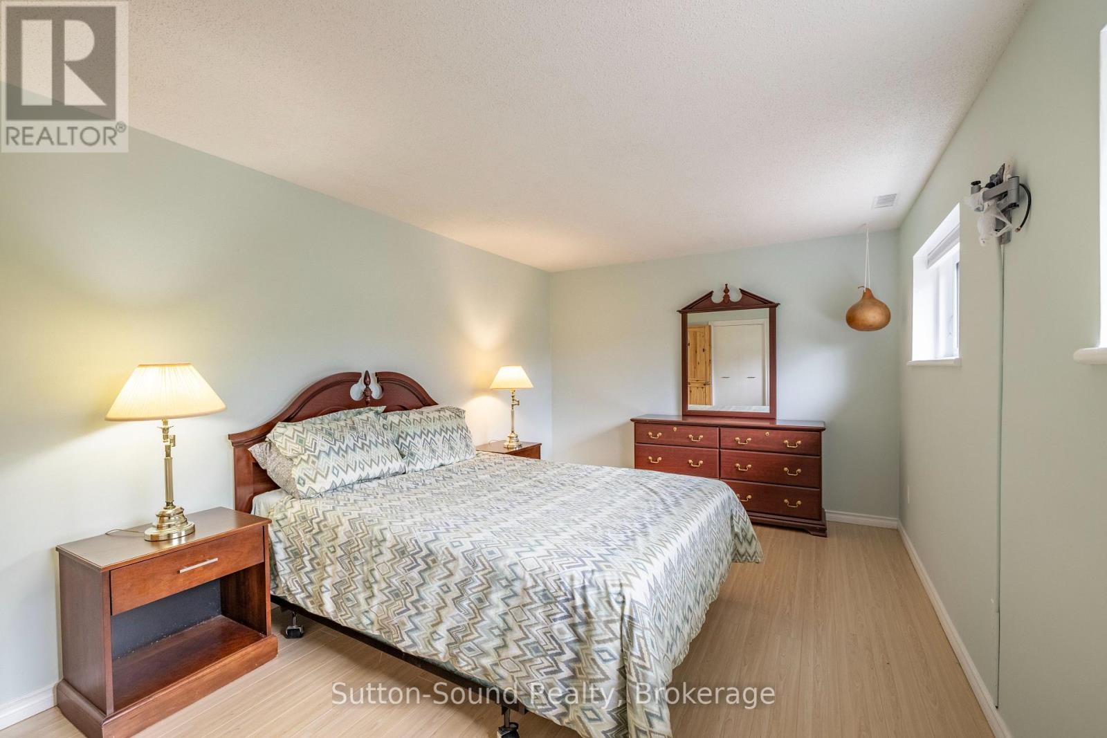 244363 22 SIDE ROAD - 17