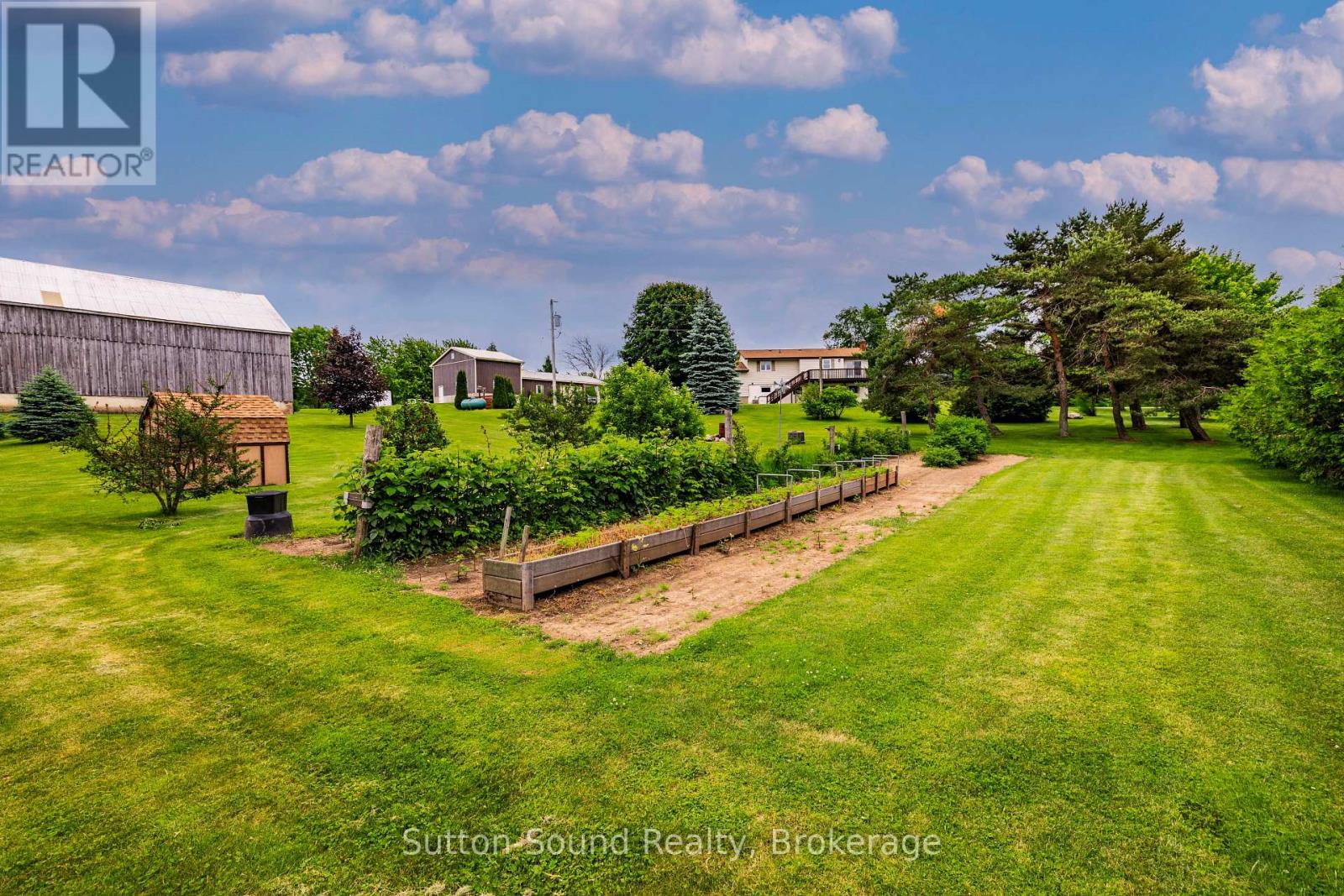 244363 22 SIDE ROAD - 36
