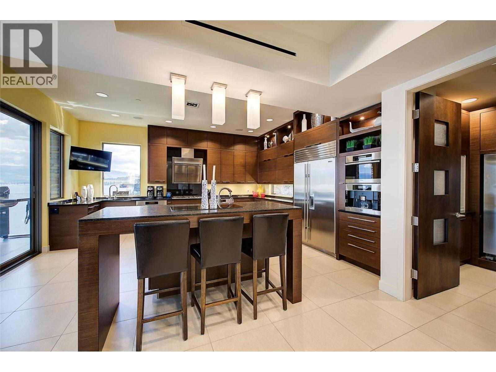 901 Westside Road S Unit# 6, West Kelowna