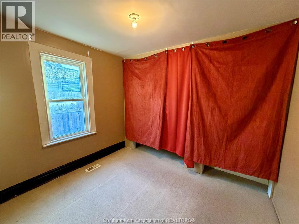 37 Foster STREET - 12