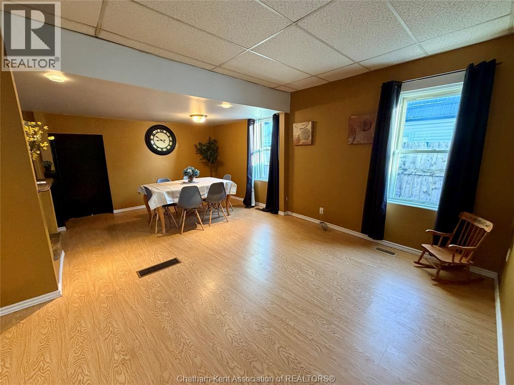 37 Foster STREET - 4