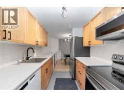 Kitchen - 212 2022 Foul Bay Rd, Victoria, BC V8R5A9 Photo 9