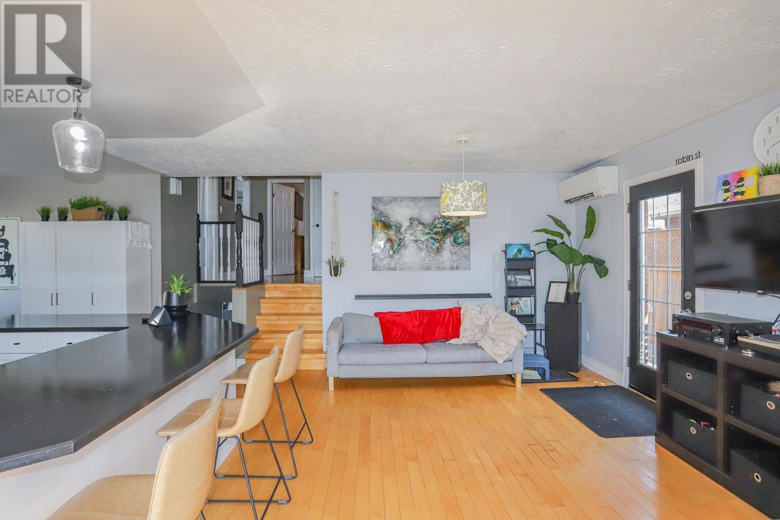 34 Robin ST - 12