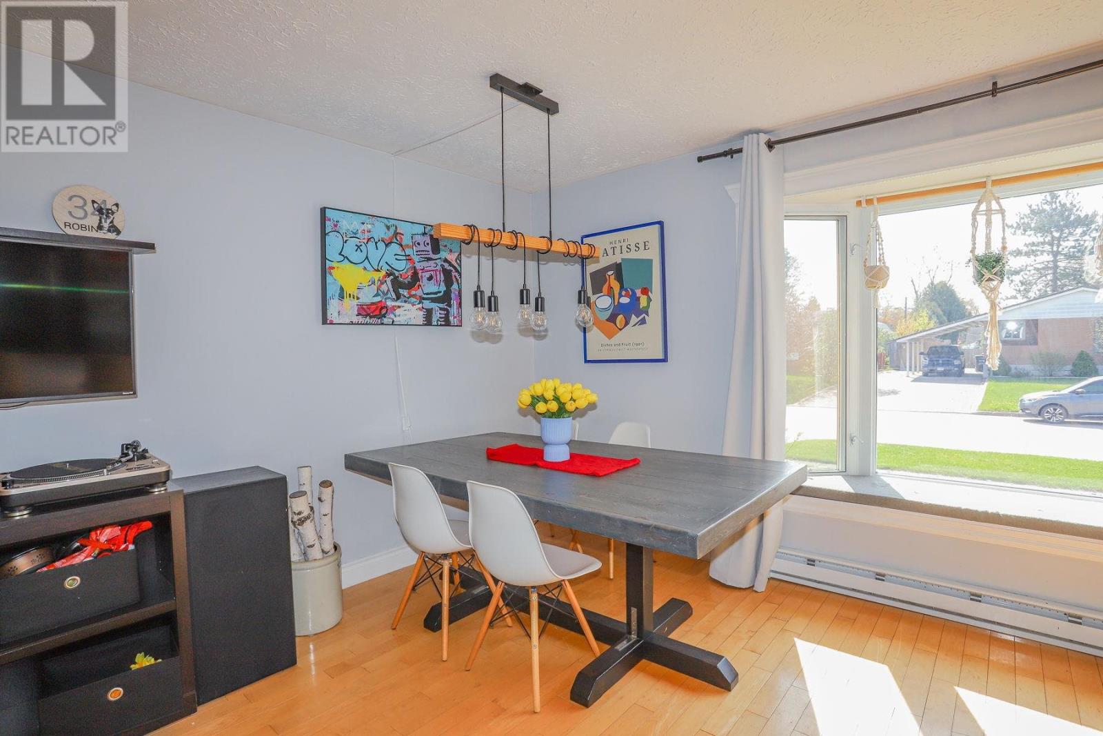 34 Robin ST - 14