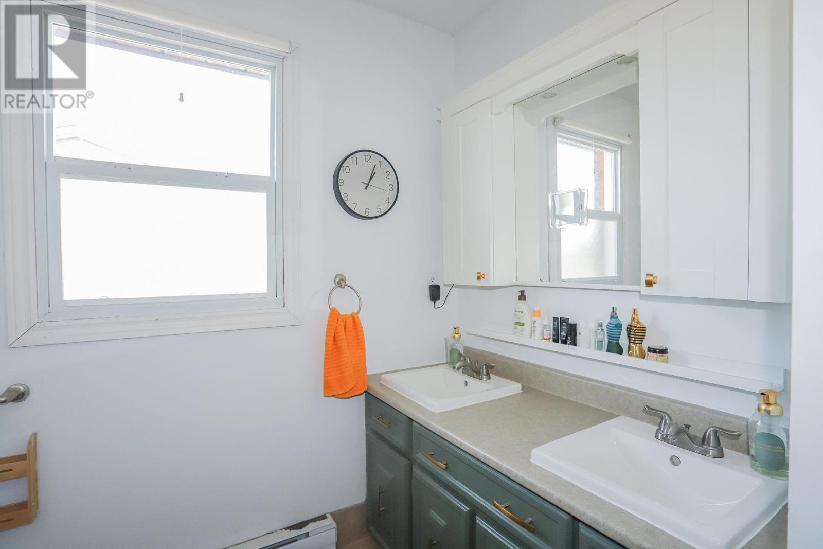 34 Robin ST - 21