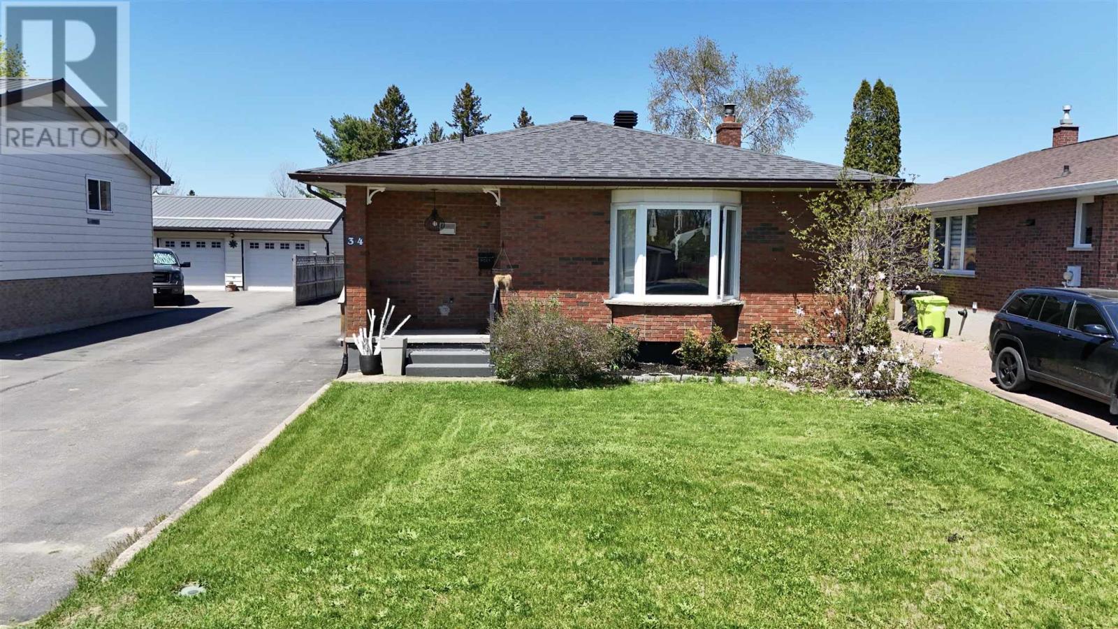 34 Robin ST - 2