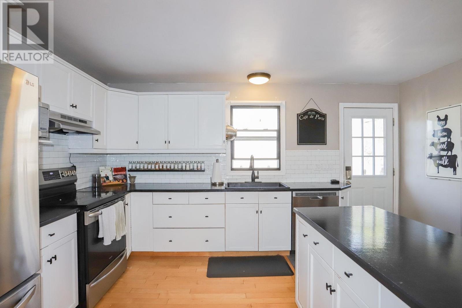 34 Robin ST - 6