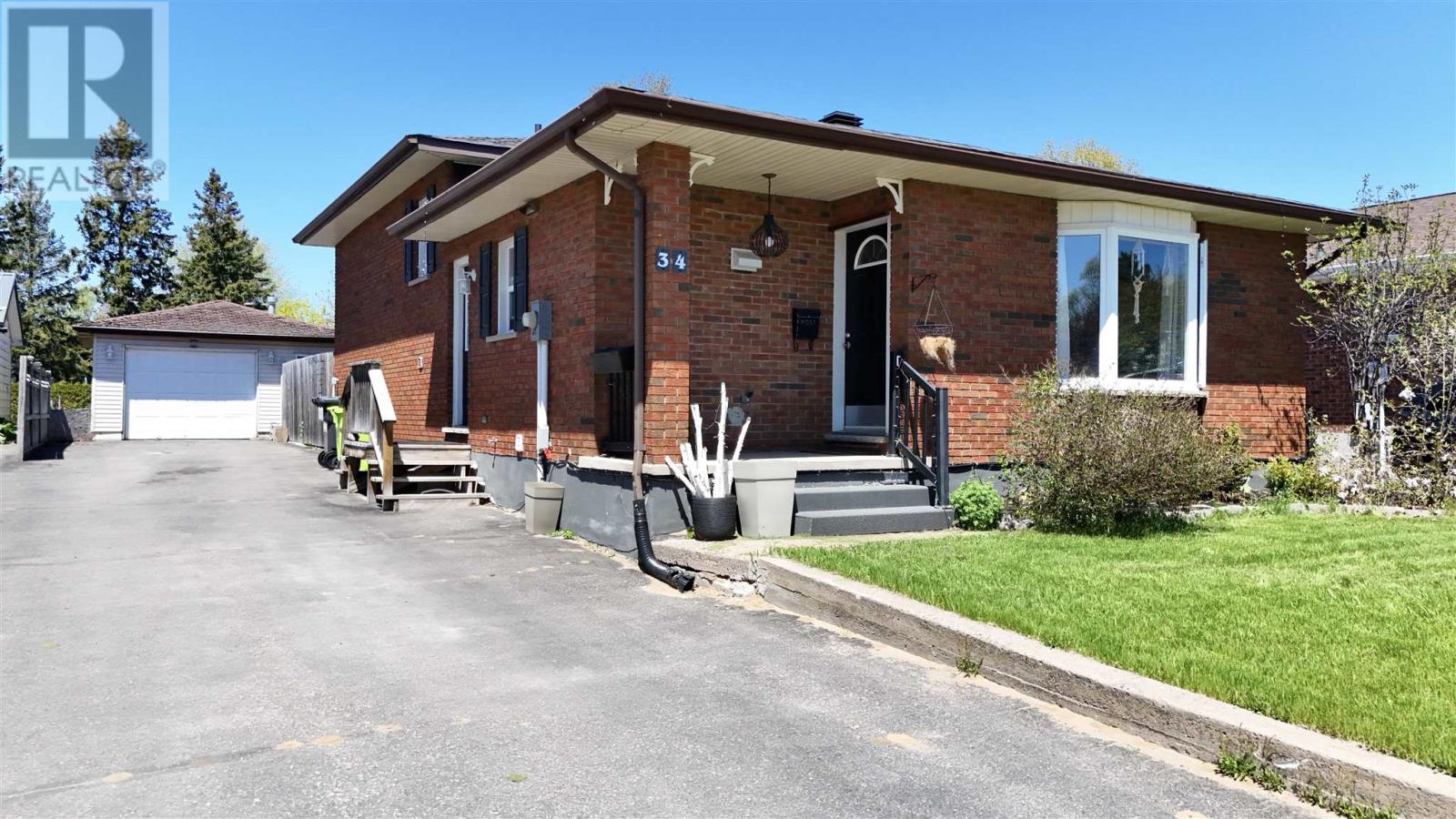 34 Robin ST - 42