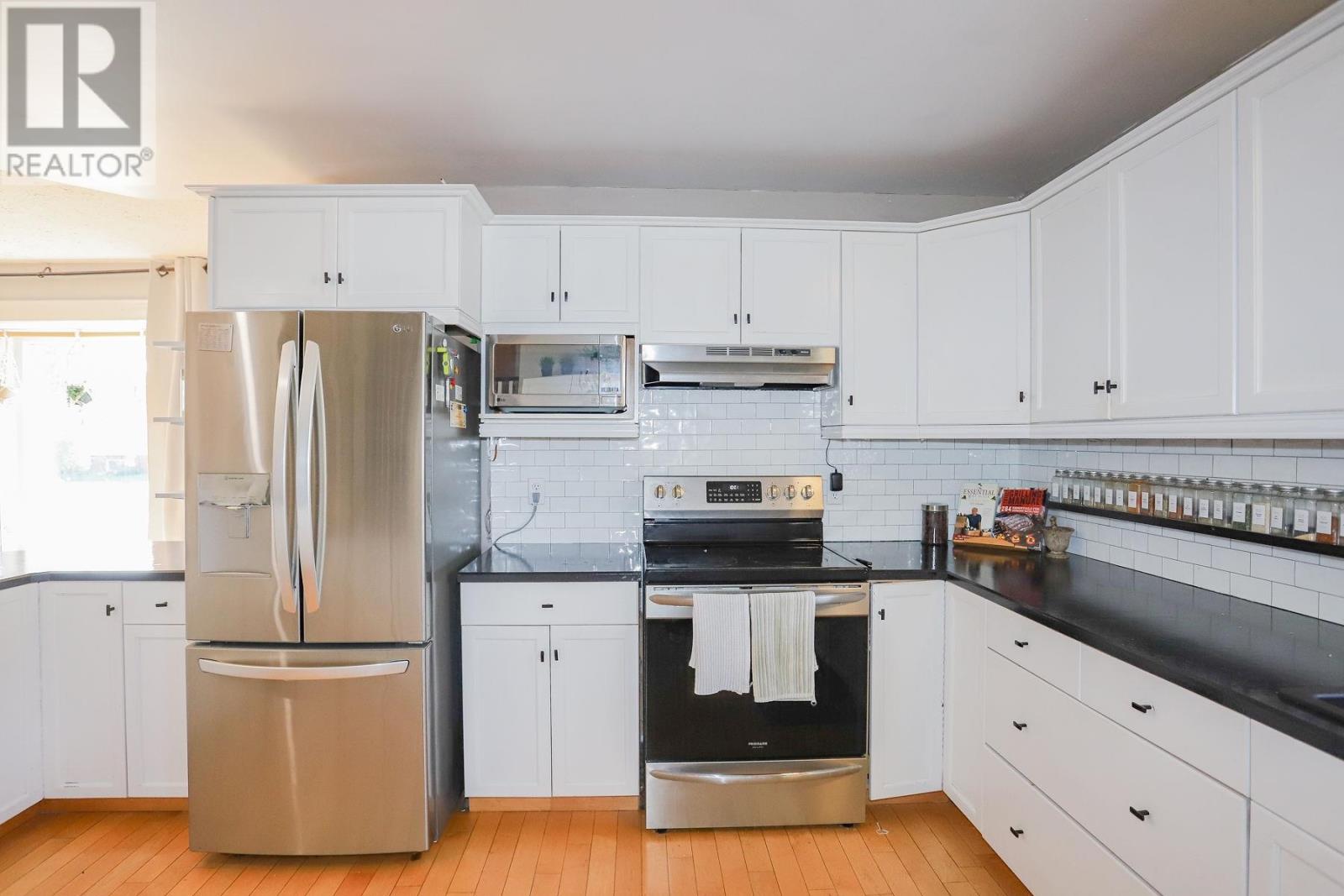 34 Robin ST - 5