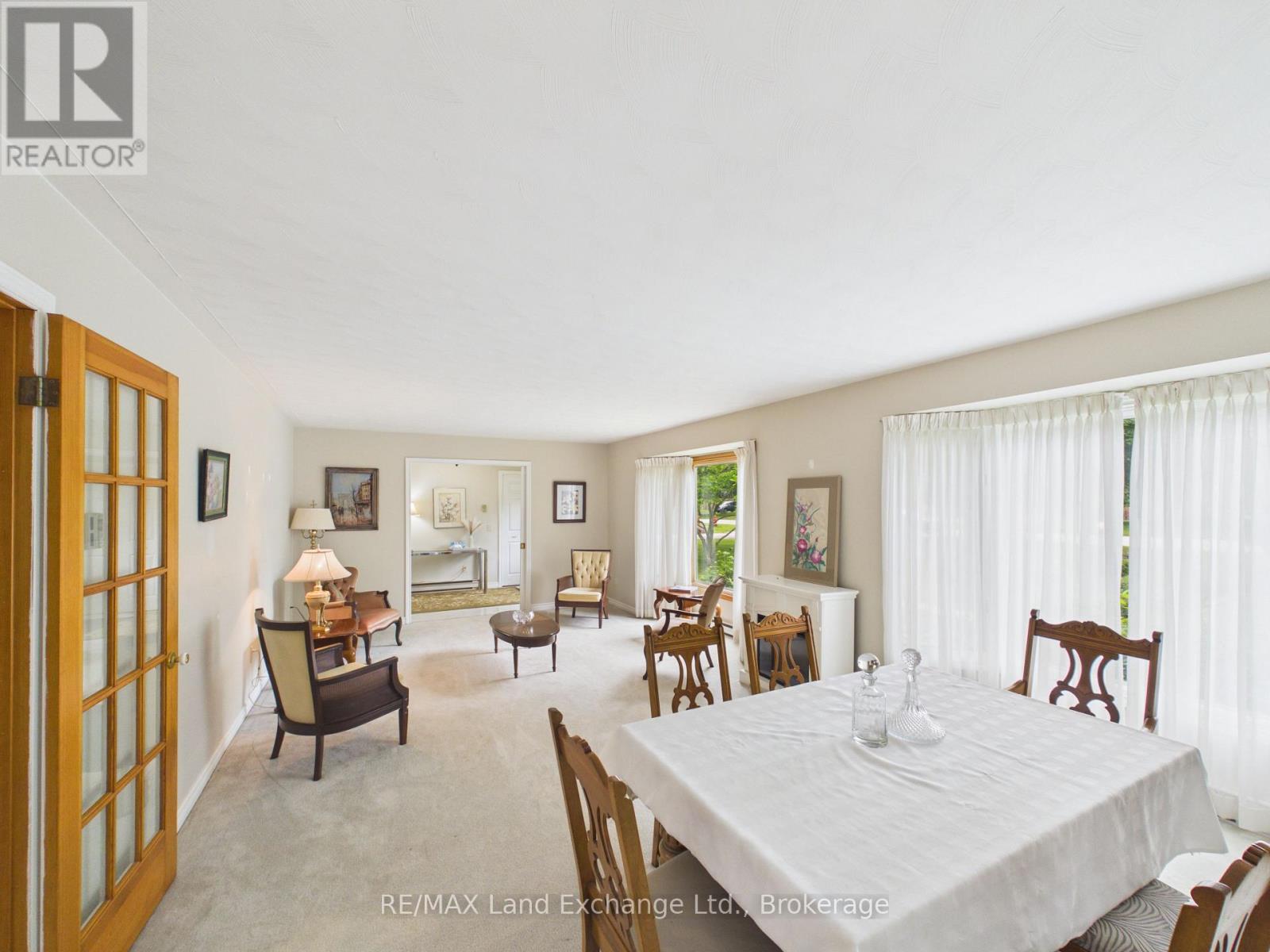 28 PENETANGORE ROW S - 10