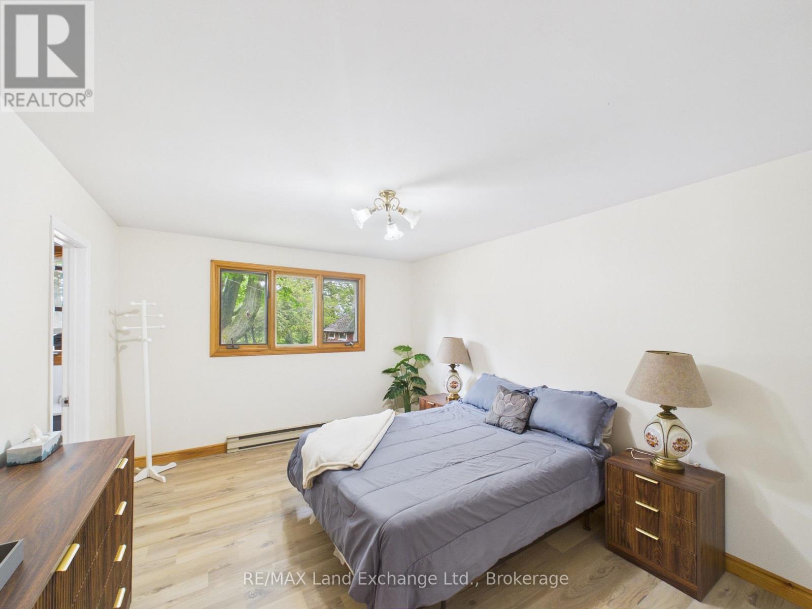 28 PENETANGORE ROW S - 13