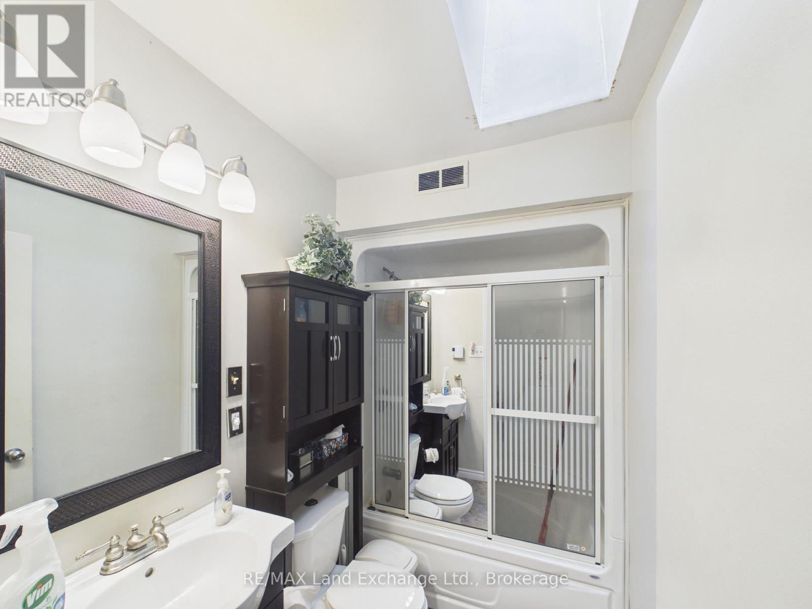 28 PENETANGORE ROW S - 14