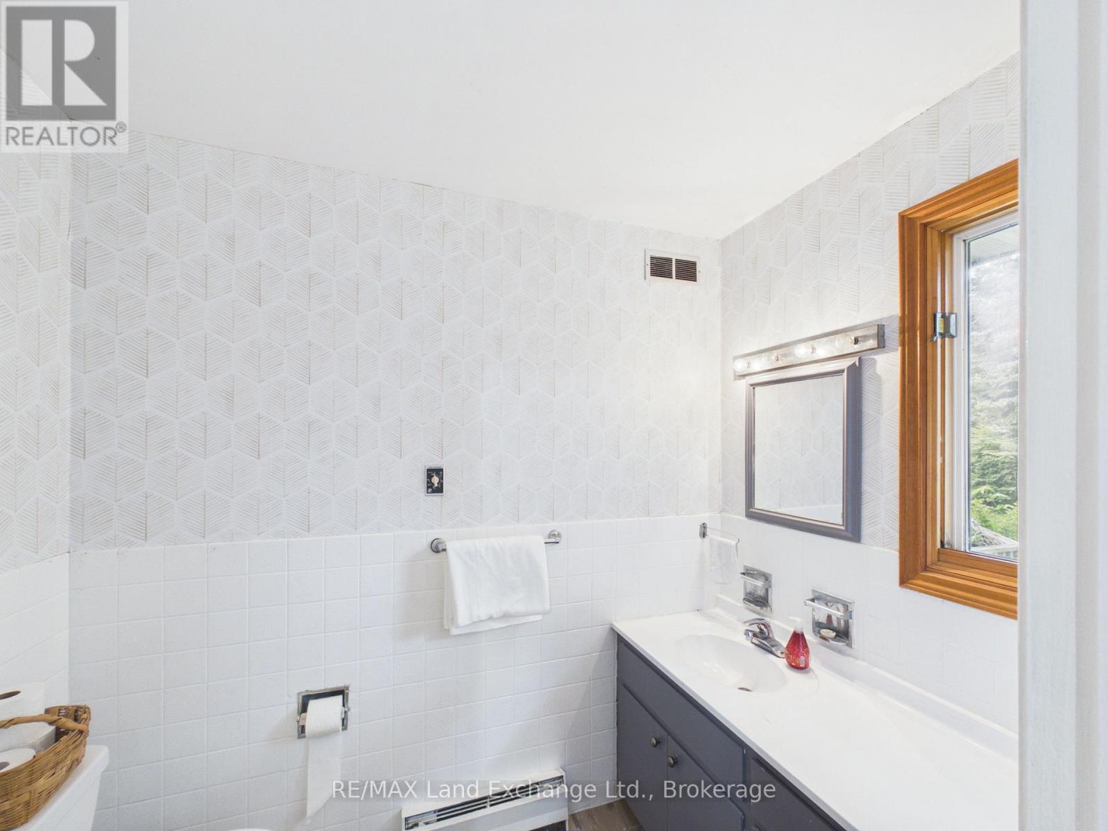 28 PENETANGORE ROW S - 15