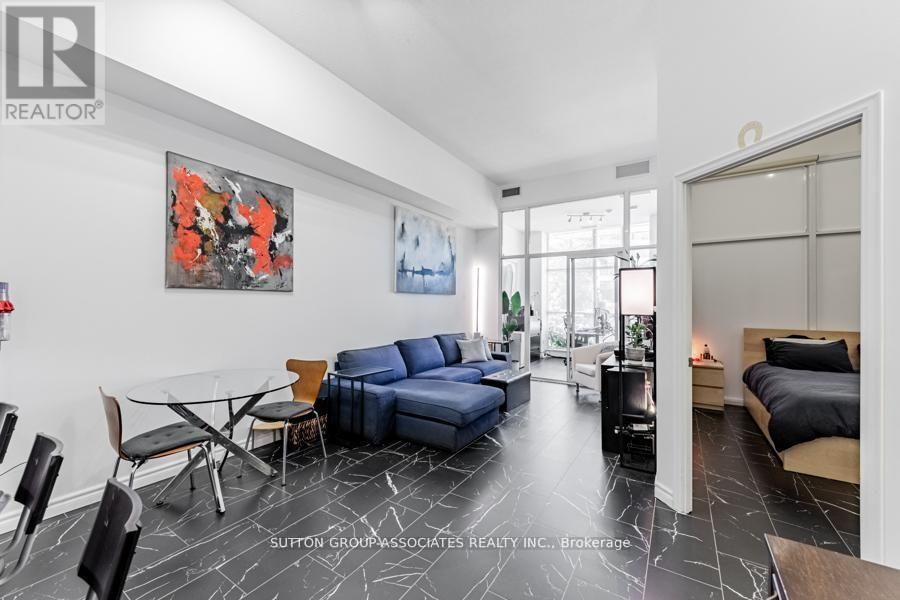#110 628 FLEET STREET - 6
