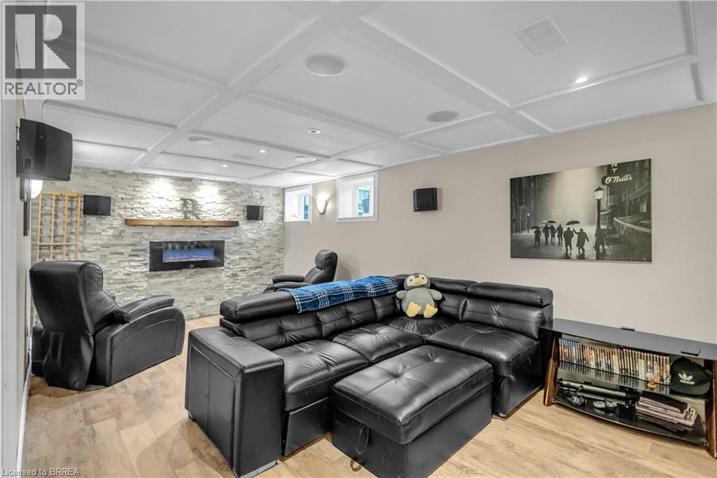 50 BISSET Avenue - 32