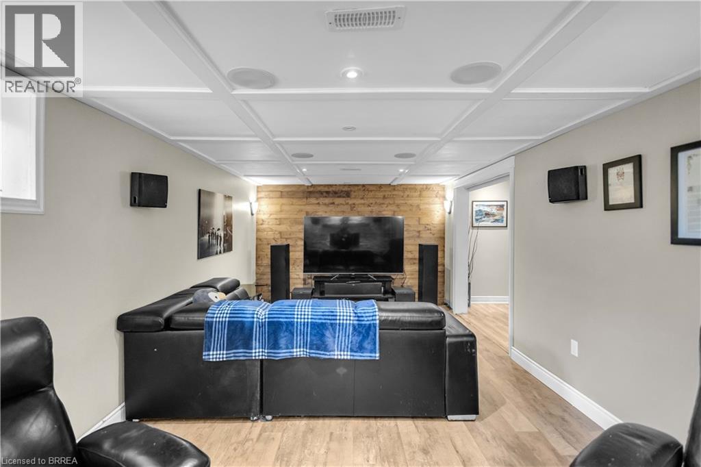50 BISSET Avenue - 33