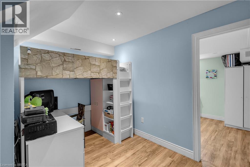 50 BISSET Avenue - 34