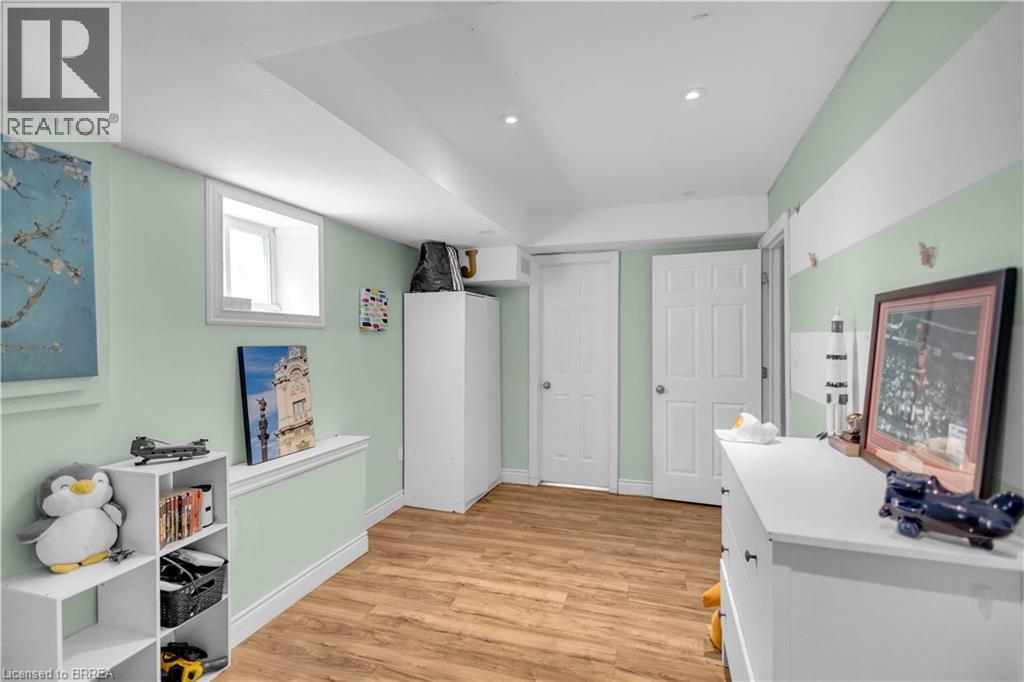 50 BISSET Avenue - 37