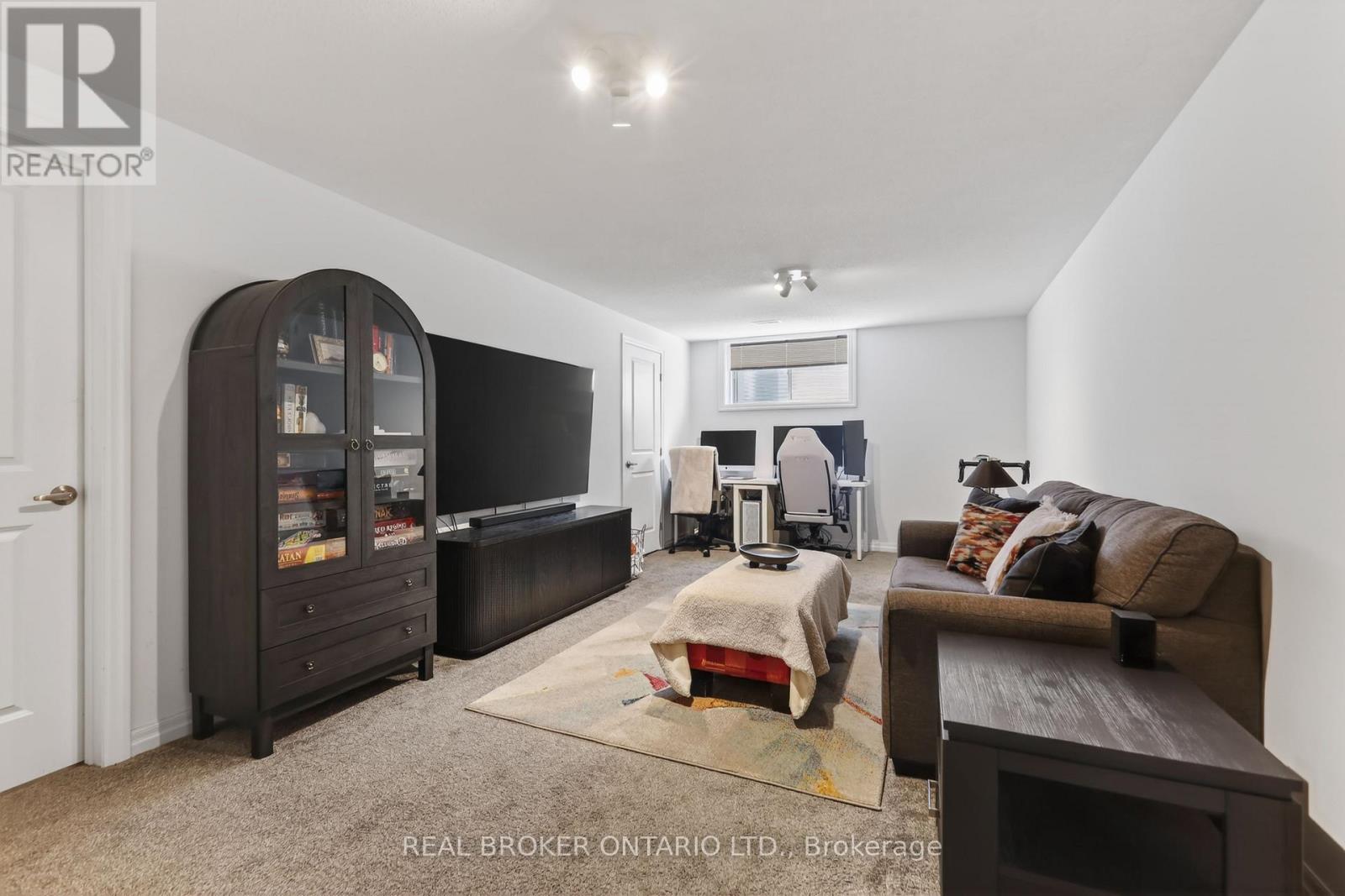 91 CHEVRON PLACE - 34