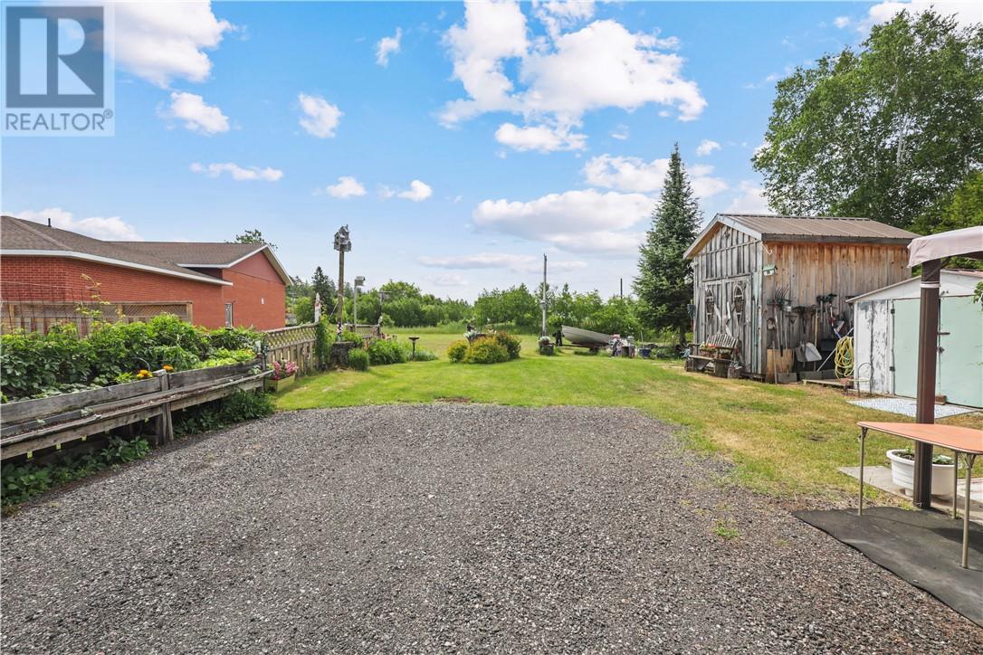 145 ALGOMA Street - 6