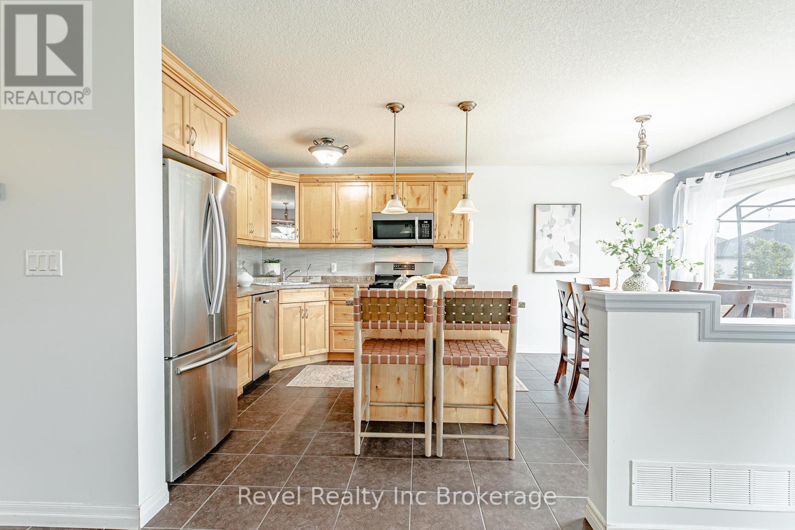 702 FRONTENAC CRESCENT - 10