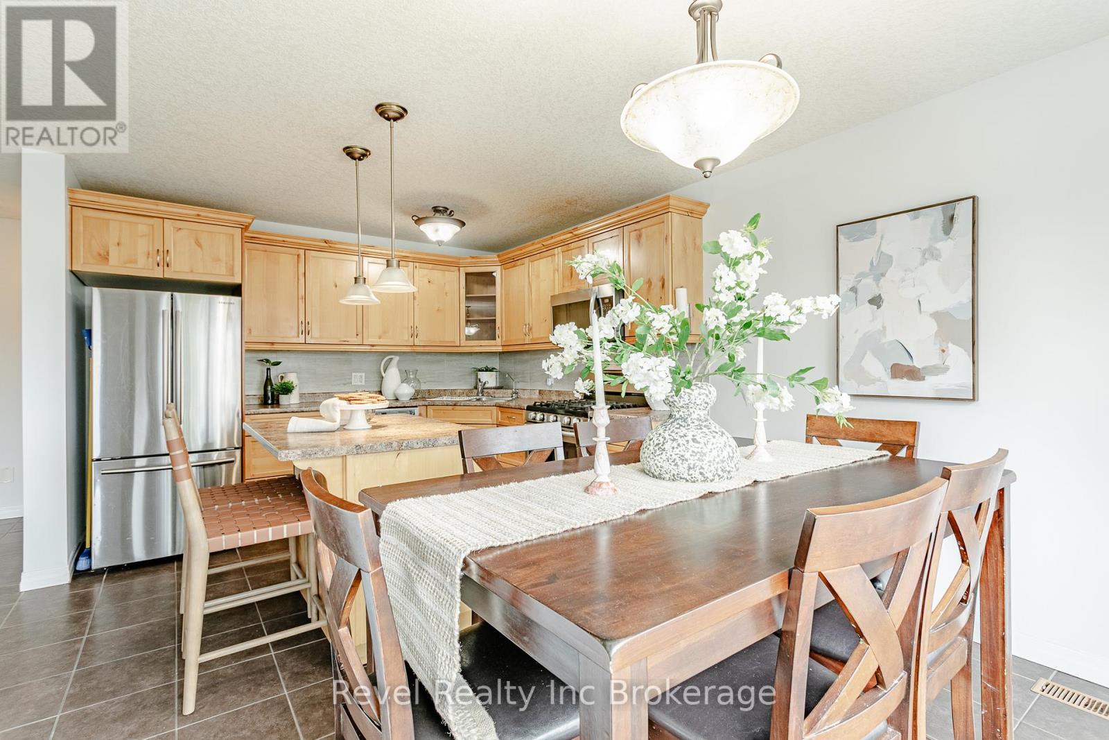 702 FRONTENAC CRESCENT - 11
