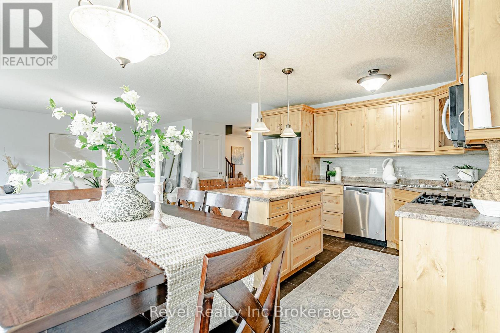 702 FRONTENAC CRESCENT - 12