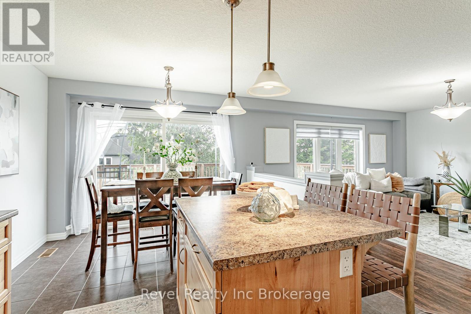 702 FRONTENAC CRESCENT - 13