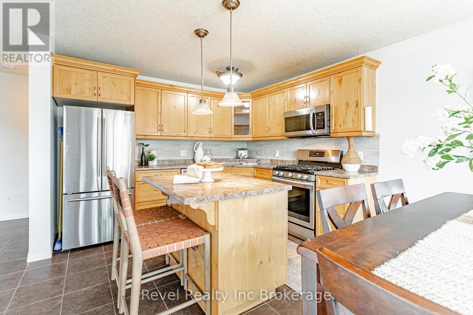 702 FRONTENAC CRESCENT - 14