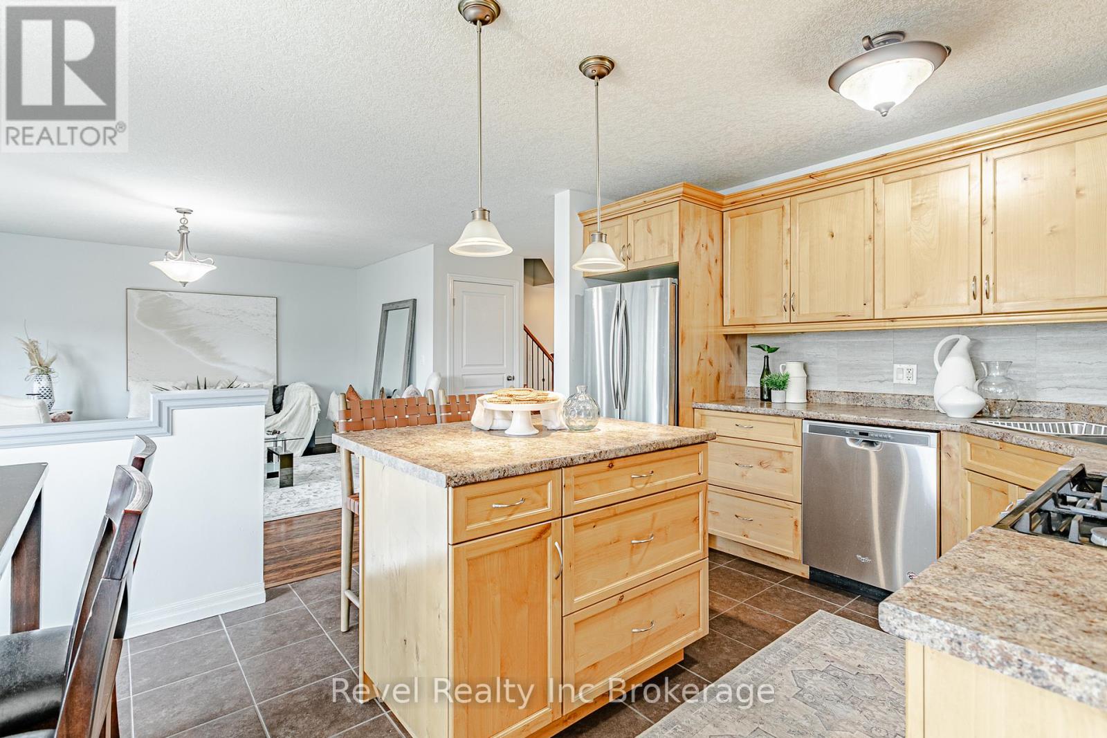702 FRONTENAC CRESCENT - 15
