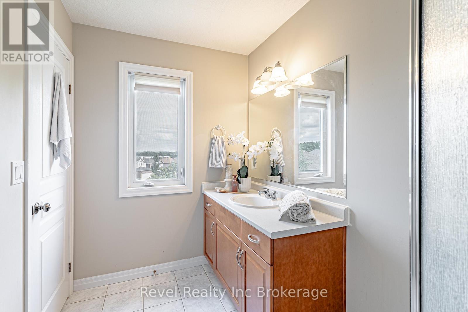 702 FRONTENAC CRESCENT - 20