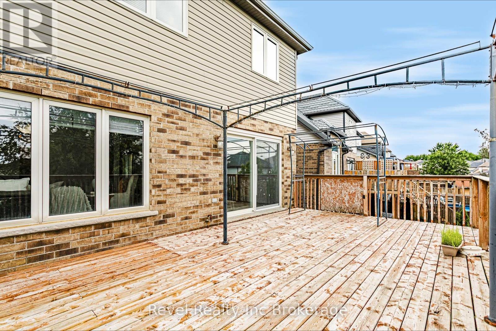702 FRONTENAC CRESCENT - 35