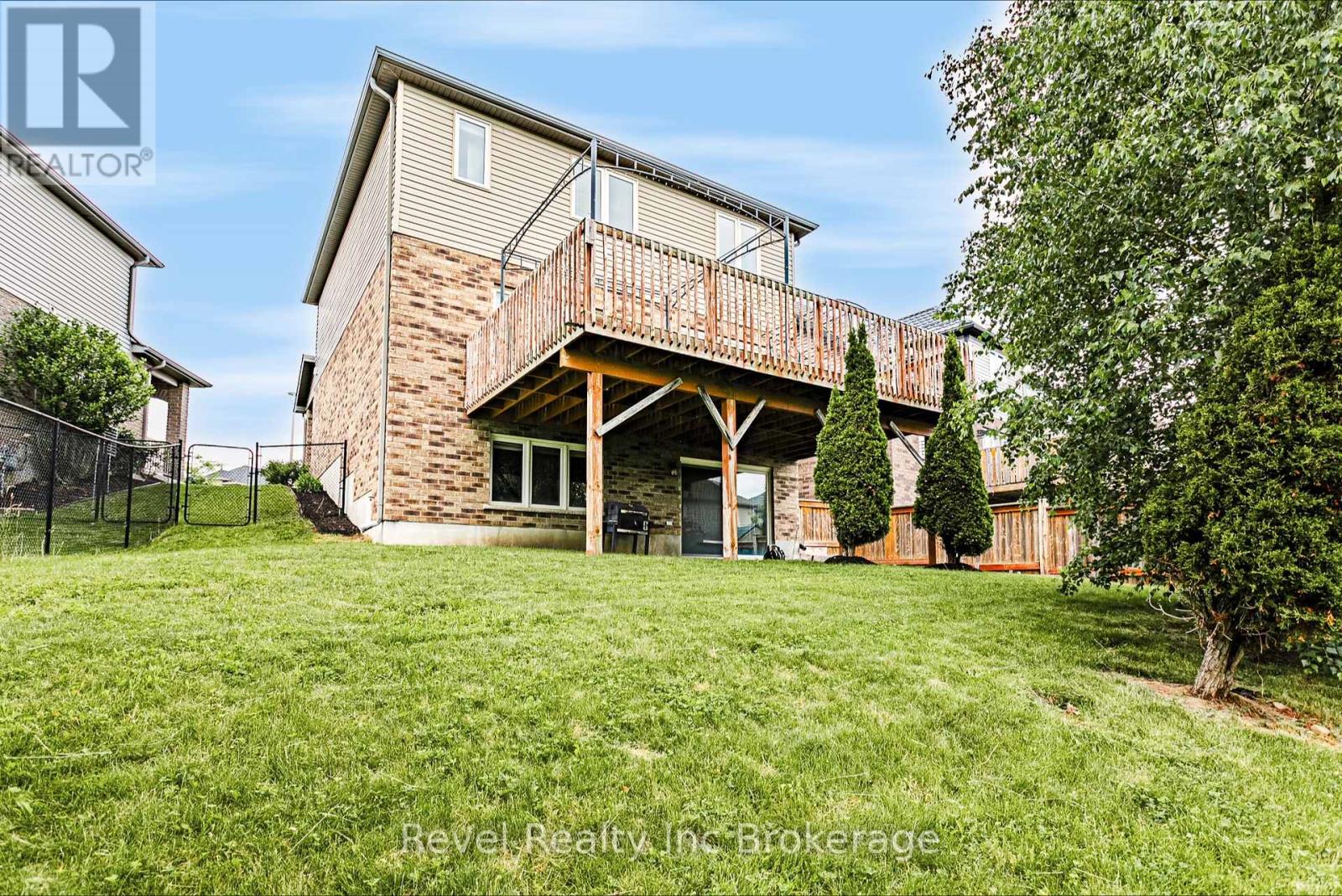 702 FRONTENAC CRESCENT - 36