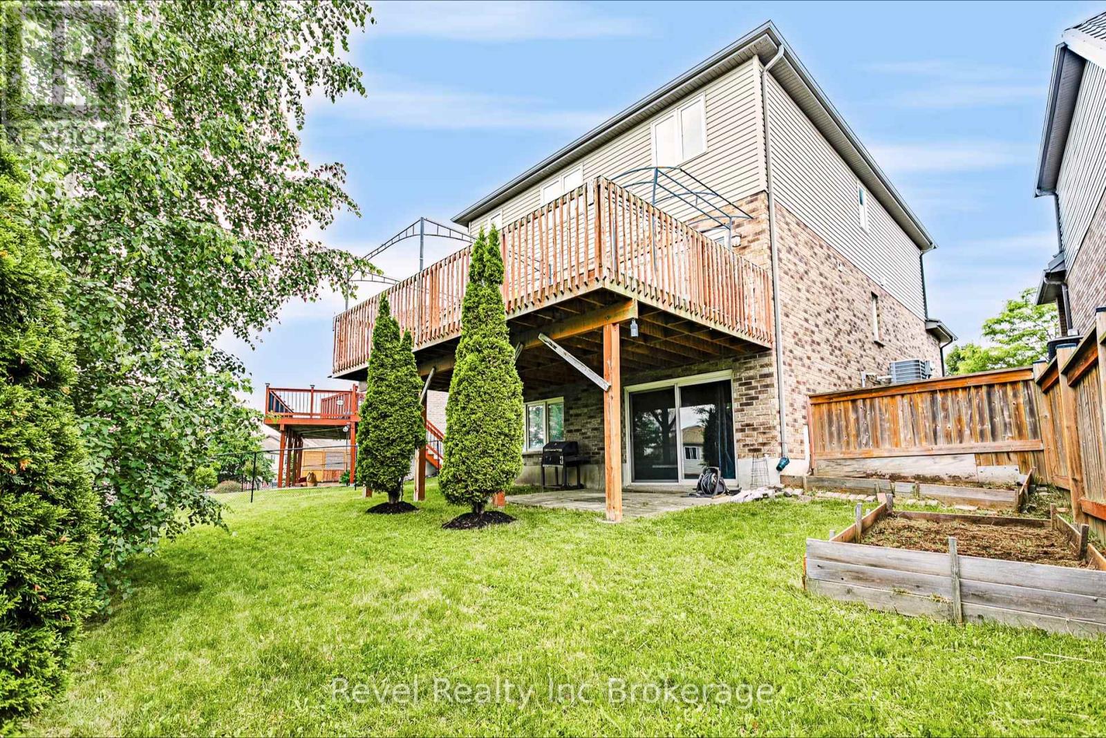 702 FRONTENAC CRESCENT - 37