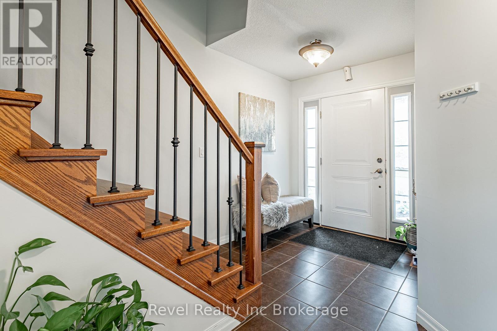 702 FRONTENAC CRESCENT - 5
