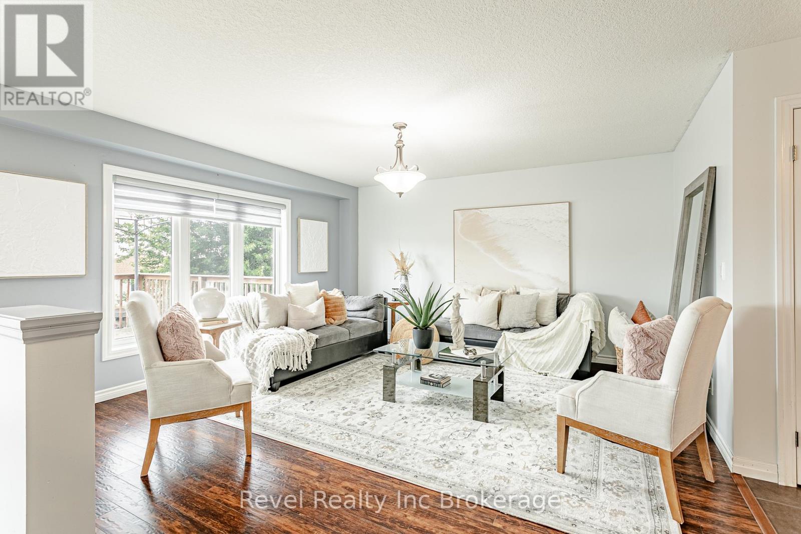 702 FRONTENAC CRESCENT - 6