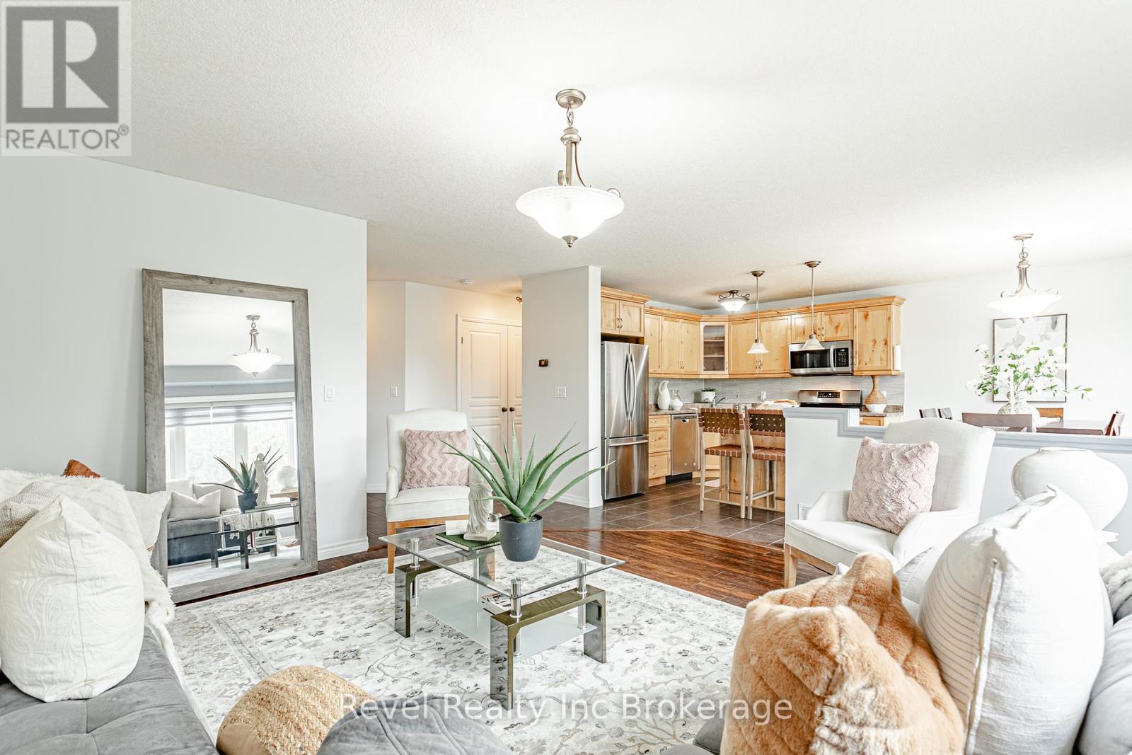 702 FRONTENAC CRESCENT - 8