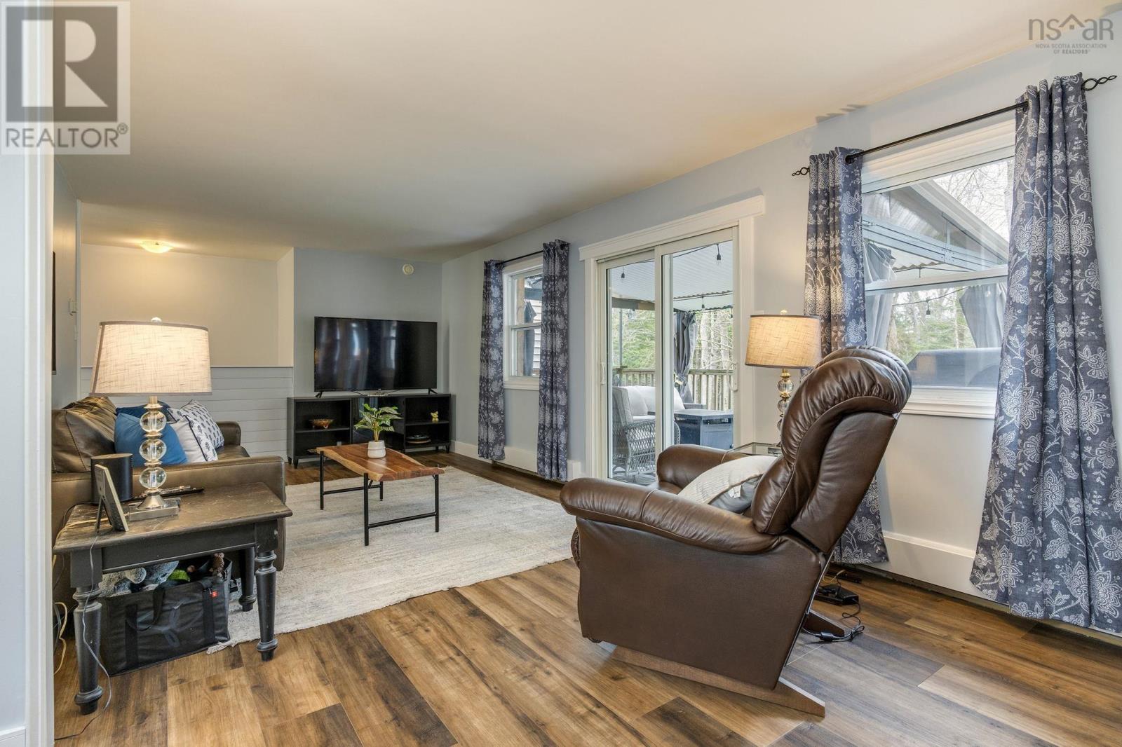 9 Belmore Dr - 11