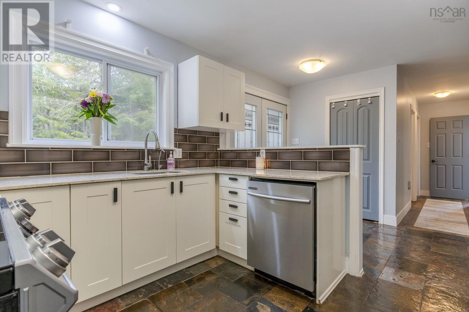 9 Belmore Dr - 4