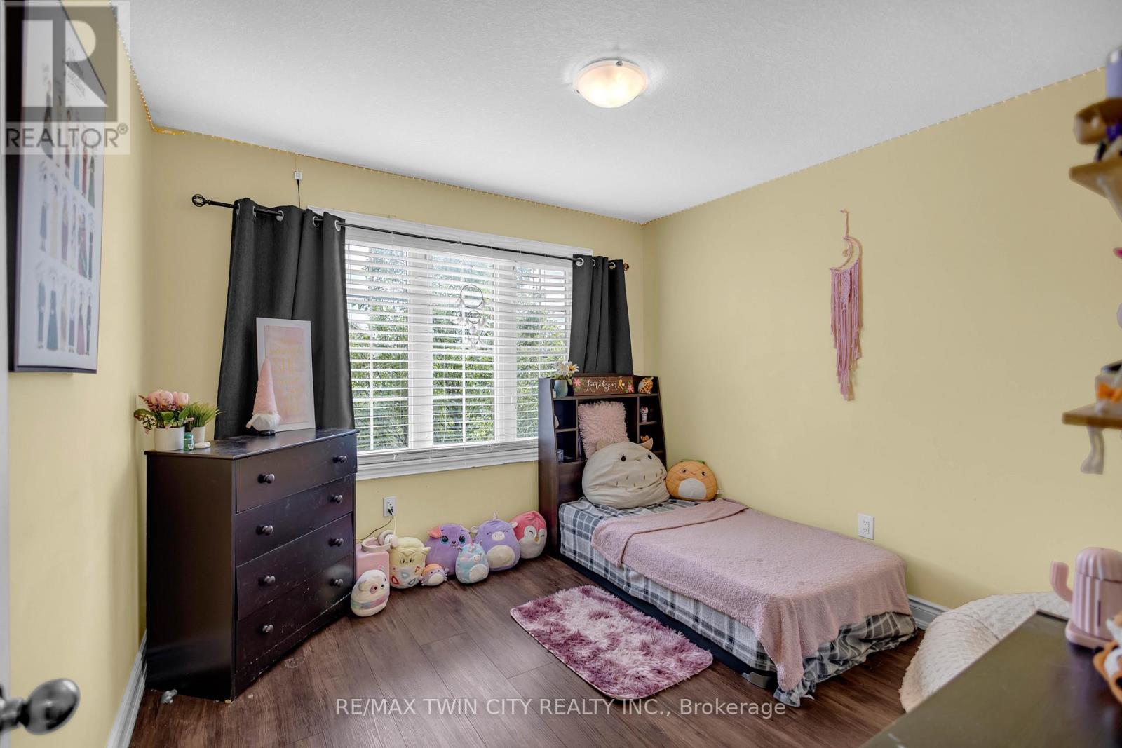50 BISSET AVENUE - 27