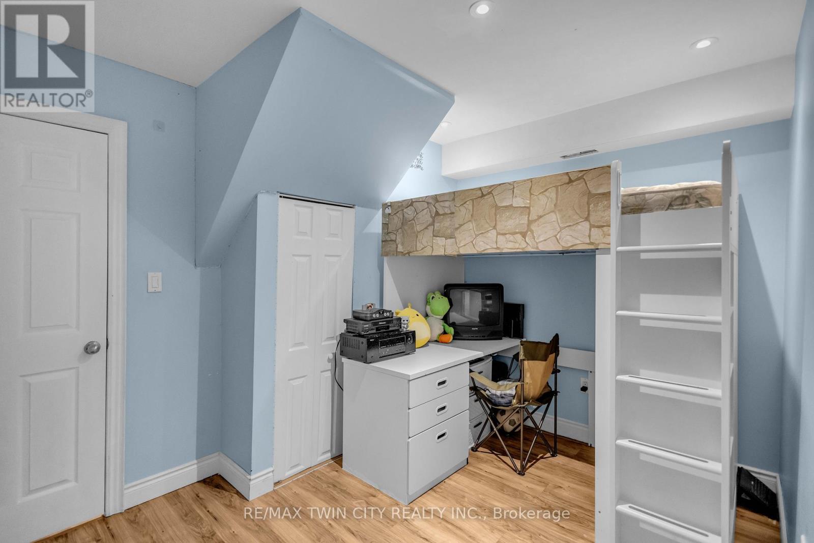 50 BISSET AVENUE - 35
