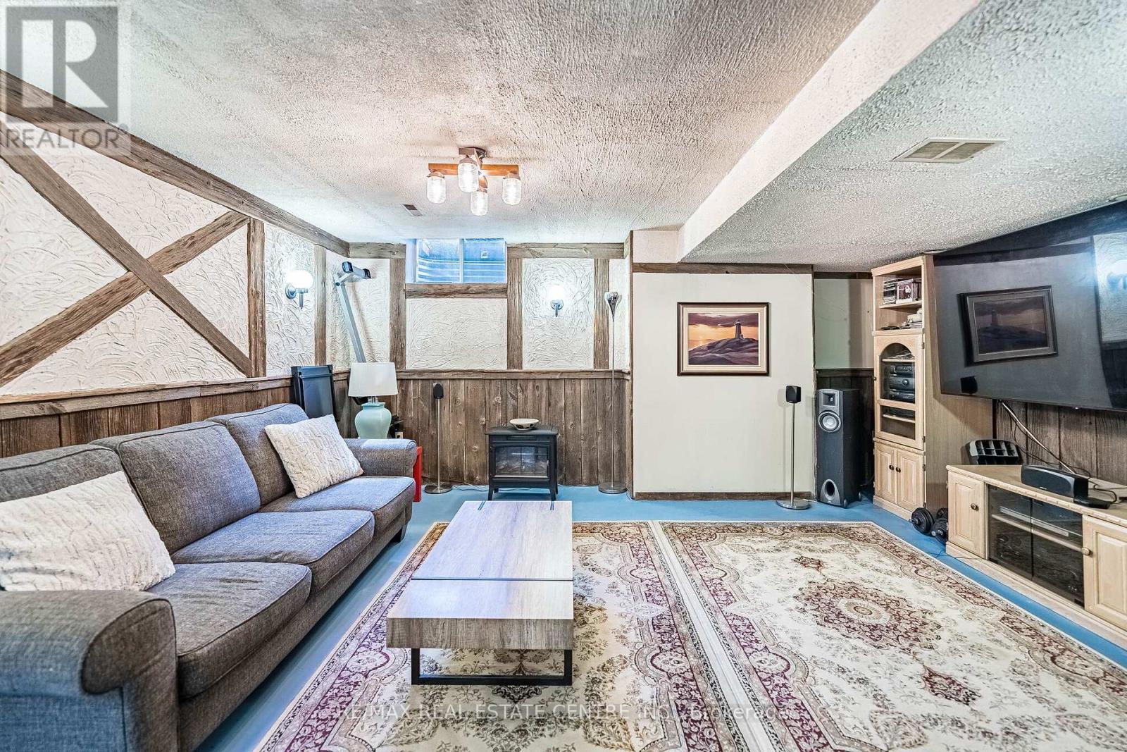 72 MALABAR CRESCENT - 38