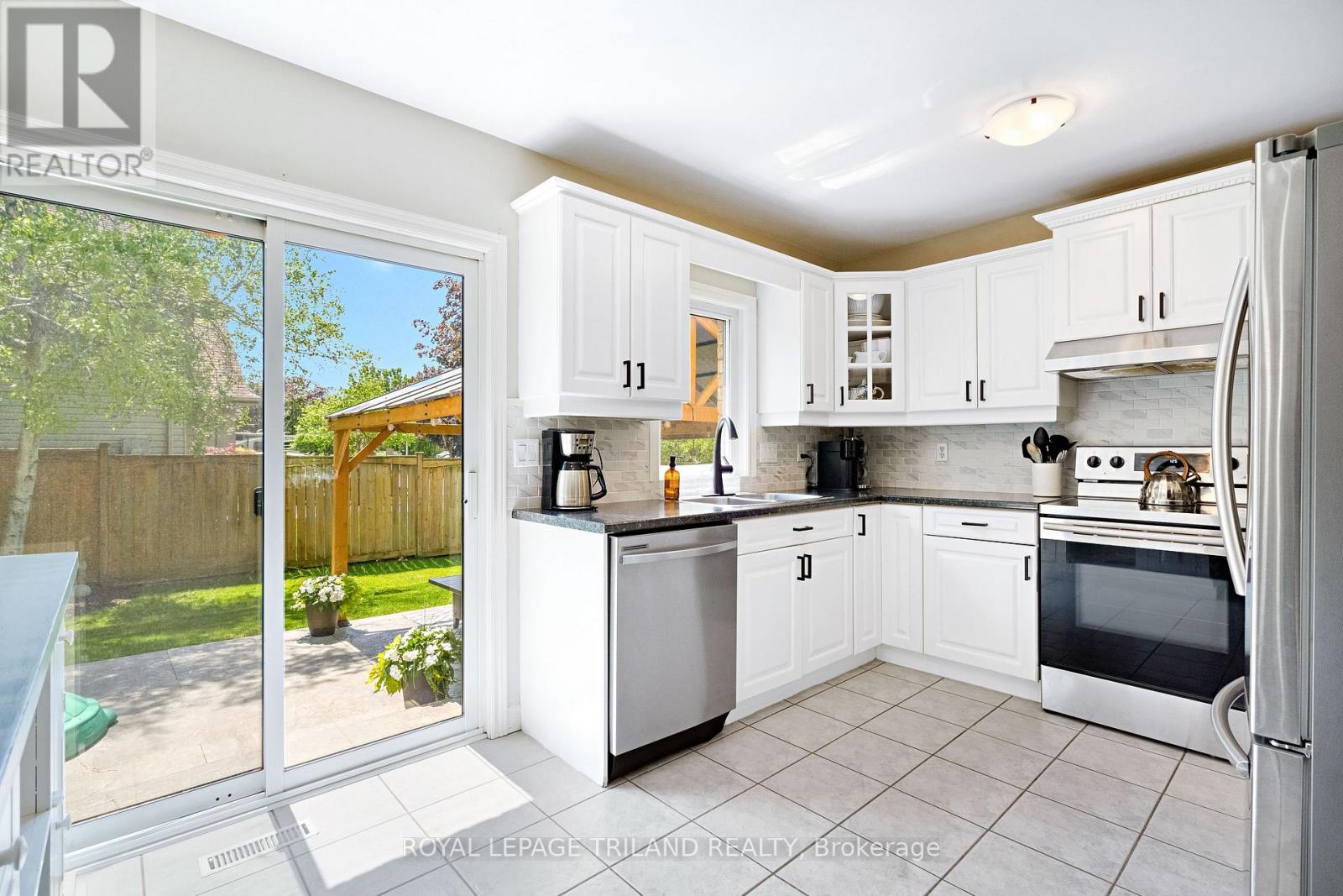 18 SIFTON DRIVE - 12